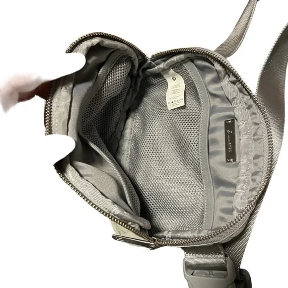 Lululemon everywhere 1L belt bag - Picture 3 of 3